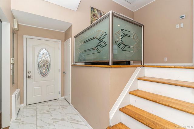 253 E Meadow Avenue, East Meadow, NY 11554