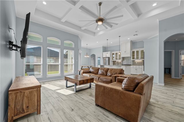 15213 Tesoro Dr, Corpus Christi, TX 78418