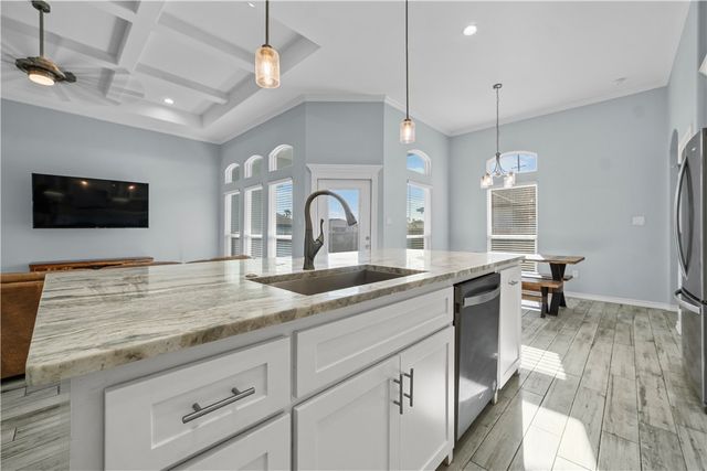 15213 Tesoro Dr, Corpus Christi, TX 78418