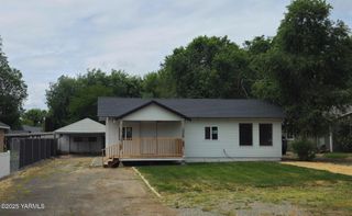 S 1402 18th Ave, Yakima, WA 98902