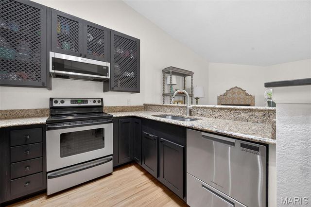 2052 Bayonne Drive 26G, St Charles, MO 63303