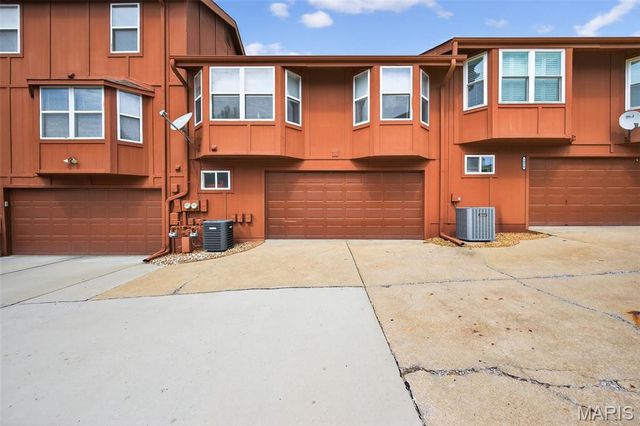 2052 Bayonne Drive 26G, St Charles, MO 63303