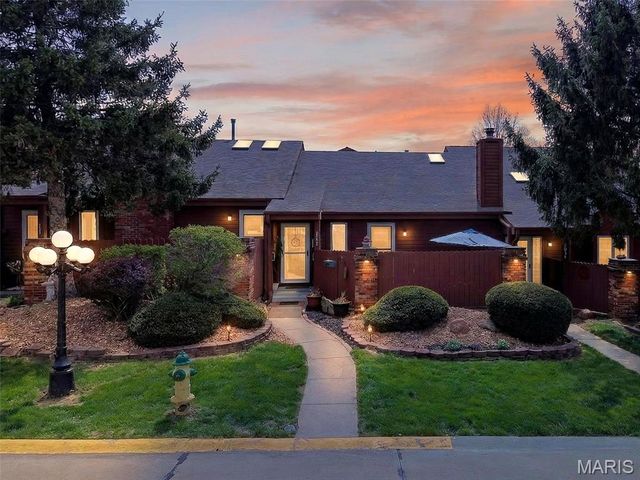 2052 Bayonne Drive 26G, St Charles, MO 63303