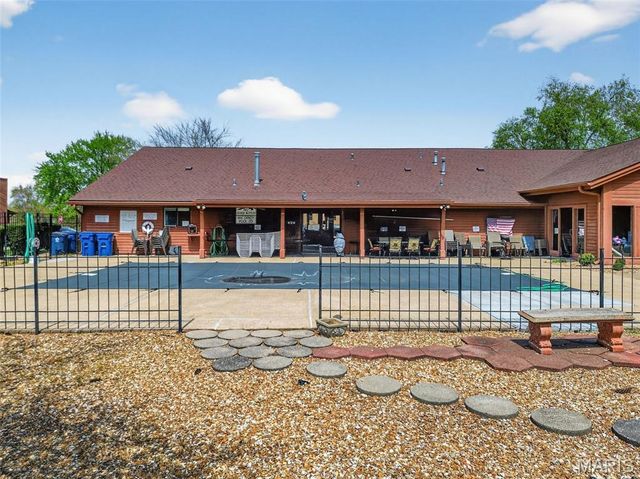 2052 Bayonne Drive 26G, St Charles, MO 63303