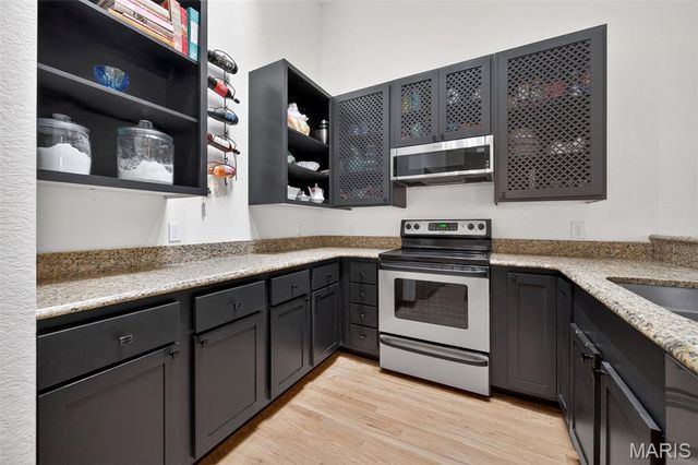 2052 Bayonne Drive 26G, St Charles, MO 63303