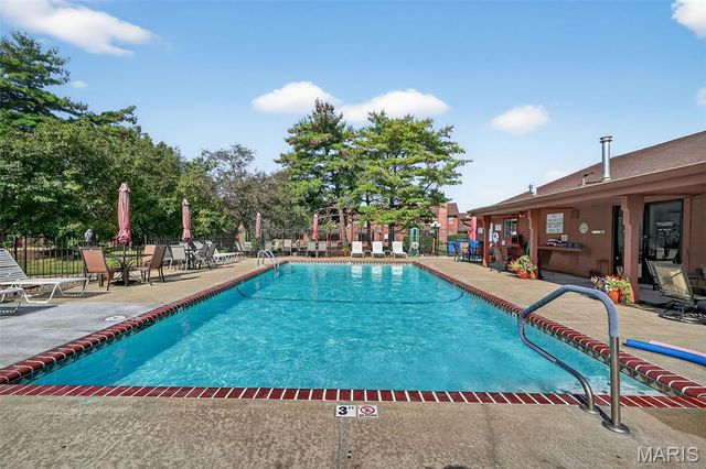 2052 Bayonne Drive 26G, St Charles, MO 63303