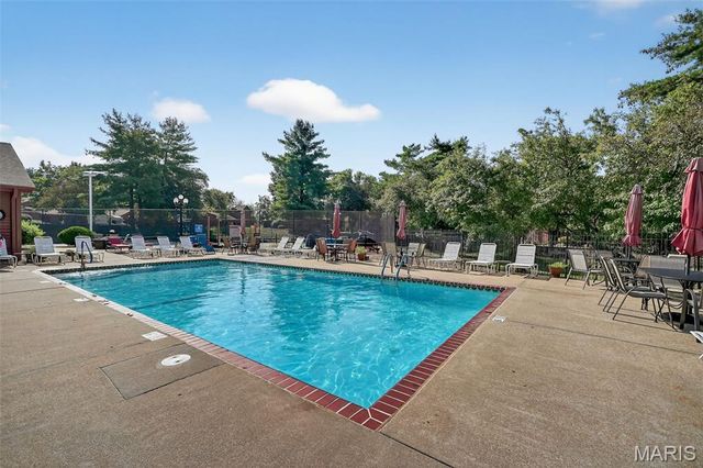2052 Bayonne Drive 26G, St Charles, MO 63303