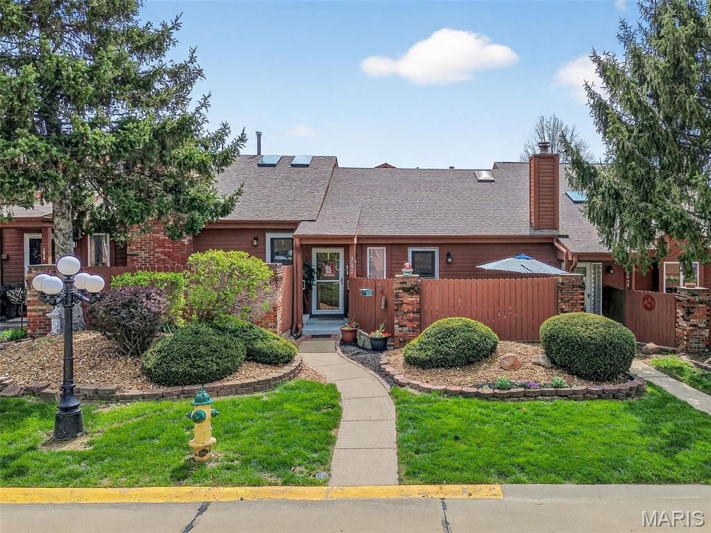 2052 Bayonne Drive 26G, St Charles, MO 63303