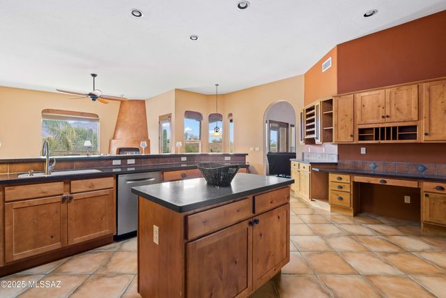10374 N Wild Creek Drive, Oro Valley, AZ 85742