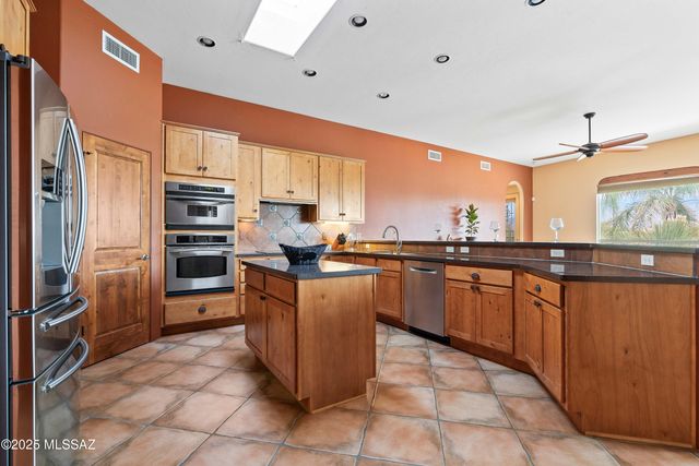 10374 N Wild Creek Drive, Oro Valley, AZ 85742