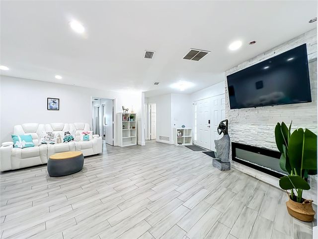 2425 LAUDERDALE COURT, Orlando, FL 32805