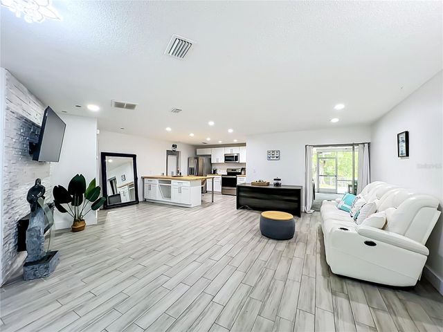 2425 LAUDERDALE COURT, Orlando, FL 32805