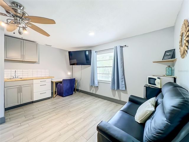 2425 LAUDERDALE COURT, Orlando, FL 32805