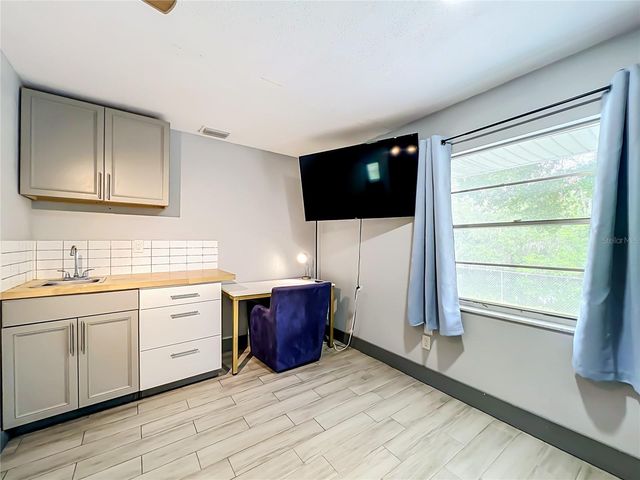 2425 LAUDERDALE COURT, Orlando, FL 32805