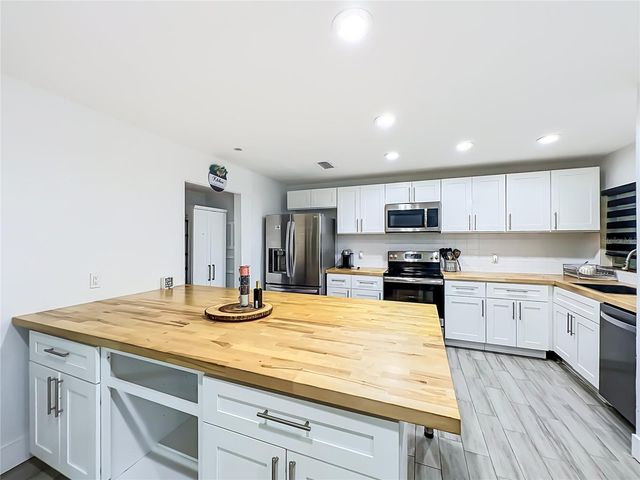 2425 LAUDERDALE COURT, Orlando, FL 32805