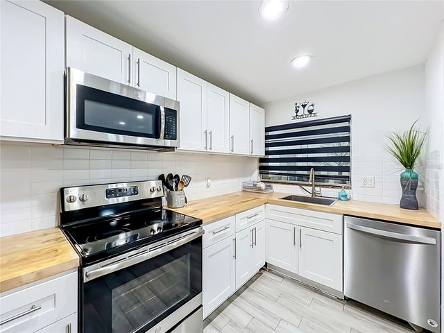 2425 LAUDERDALE COURT, Orlando, FL 32805