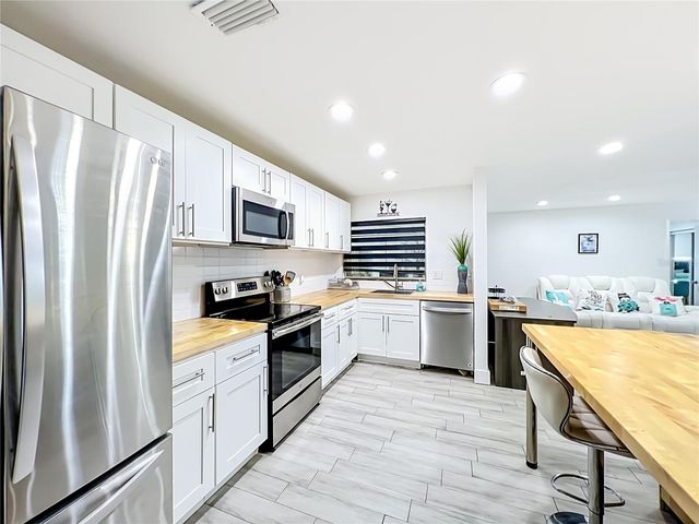2425 LAUDERDALE COURT, Orlando, FL 32805