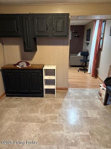 555 Brookley Dr, Louisville, KY 40229