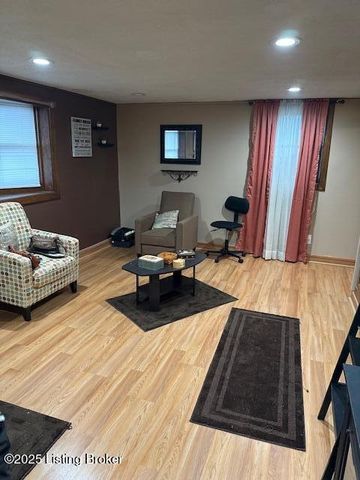 555 Brookley Dr, Louisville, KY 40229