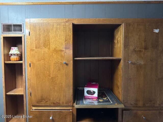 555 Brookley Dr, Louisville, KY 40229