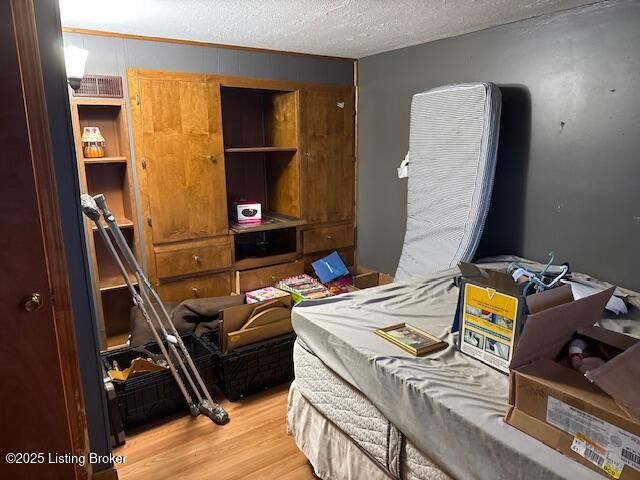 555 Brookley Dr, Louisville, KY 40229