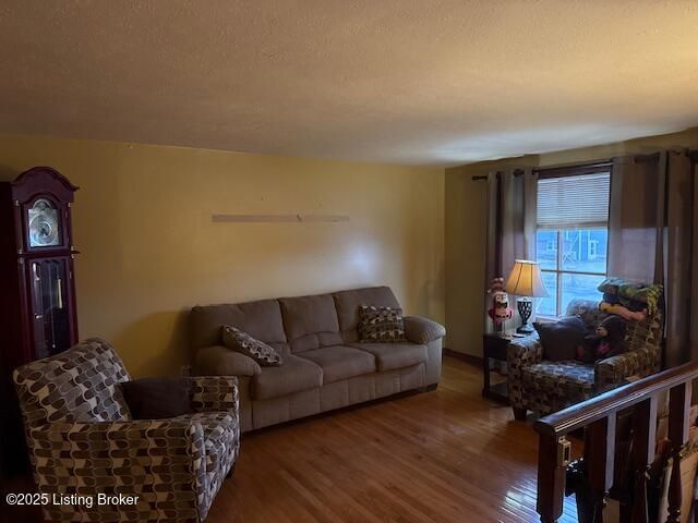 555 Brookley Dr, Louisville, KY 40229