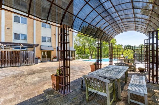 2285 Peachtree NE Road 608, Atlanta, GA 30309