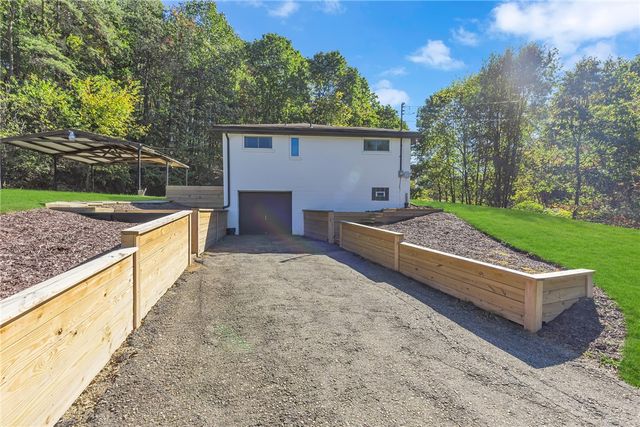 584 Chapel Rd, Center Twp, PA 15001