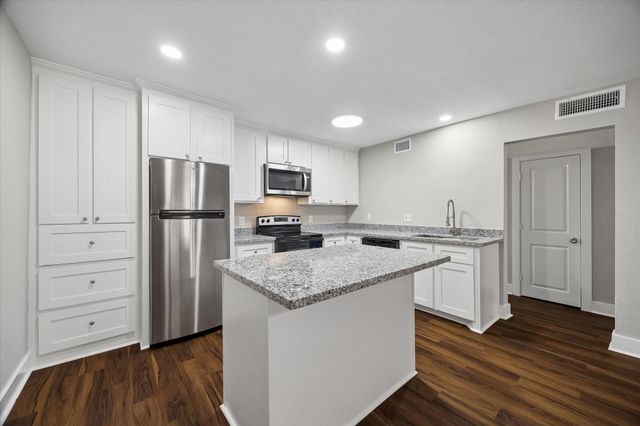 2790 W T C Jester Boulevard 75, Houston, TX 77018
