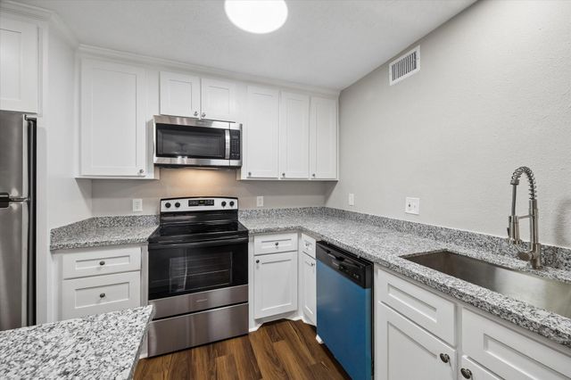 2790 W T C Jester Boulevard 75, Houston, TX 77018