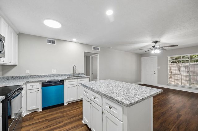 2790 W T C Jester Boulevard 75, Houston, TX 77018