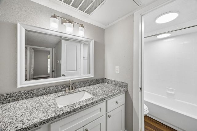 2790 W T C Jester Boulevard 75, Houston, TX 77018