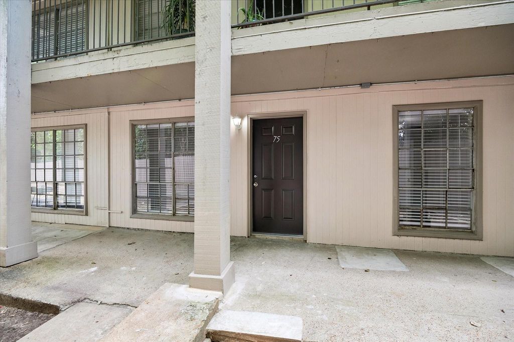 2790 W T C Jester Boulevard 75, Houston, TX 77018