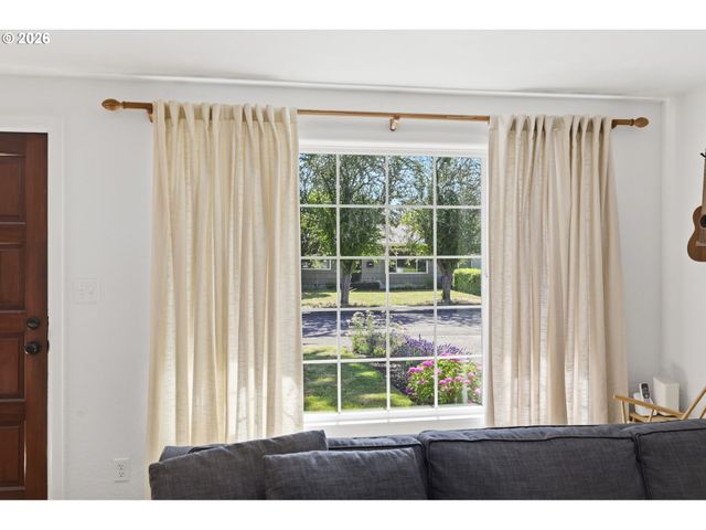 2050 GARFIELD St, Eugene, OR 97405