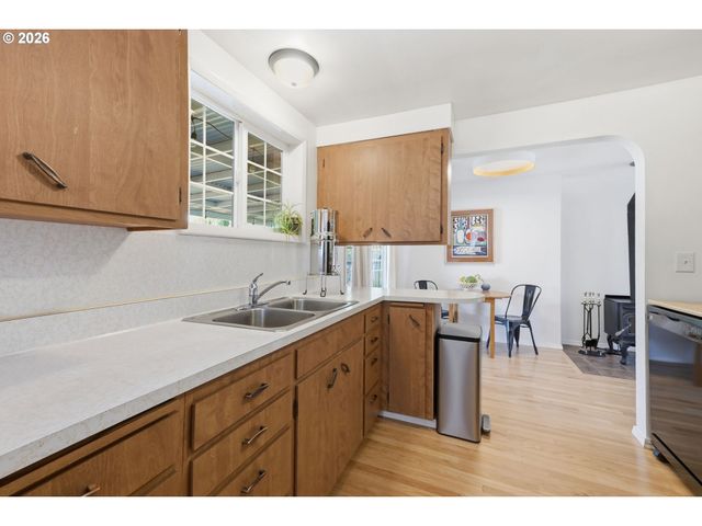 2050 GARFIELD St, Eugene, OR 97405