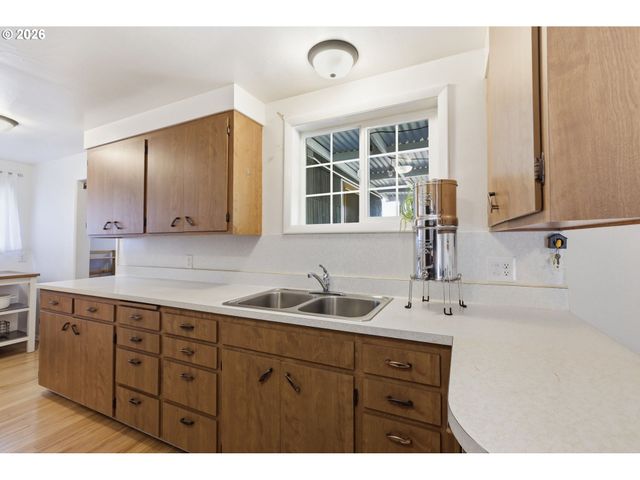 2050 GARFIELD St, Eugene, OR 97405