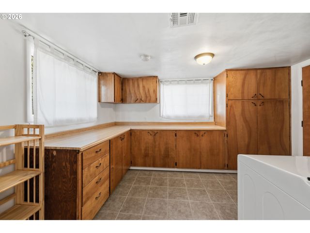 2050 GARFIELD St, Eugene, OR 97405