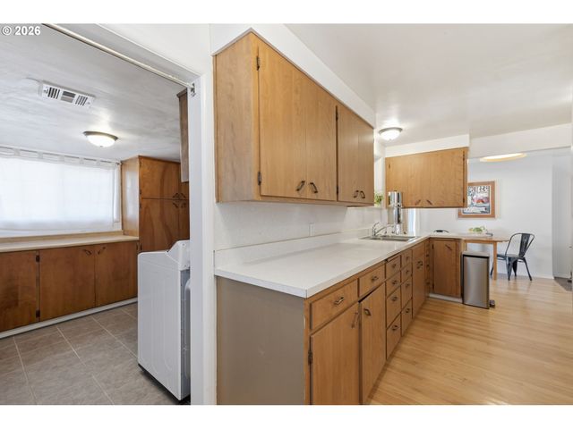 2050 GARFIELD St, Eugene, OR 97405