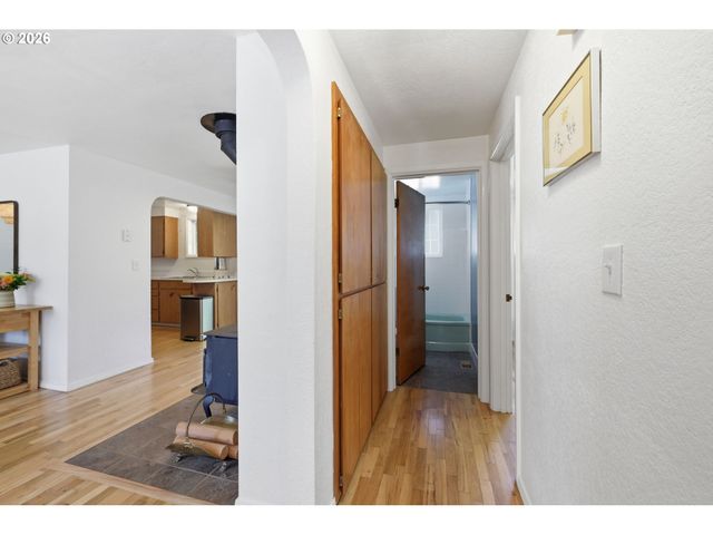 2050 GARFIELD St, Eugene, OR 97405