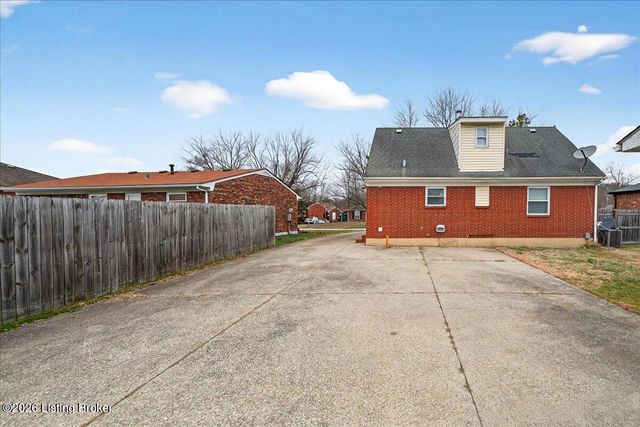 2506 Tavistock Ct, Louisville, KY 40272