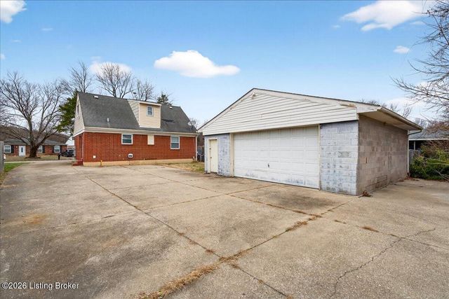 2506 Tavistock Ct, Louisville, KY 40272