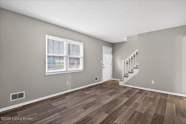 2506 Tavistock Ct, Louisville, KY 40272