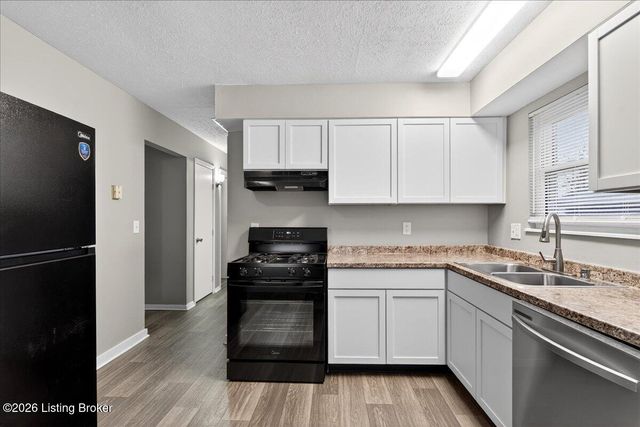 2506 Tavistock Ct, Louisville, KY 40272