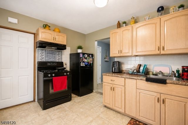 384 Getty Ave, Paterson City, NJ 07503