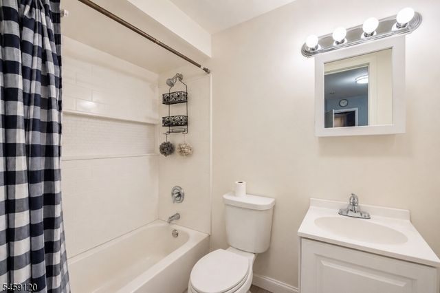 384 Getty Ave, Paterson City, NJ 07503