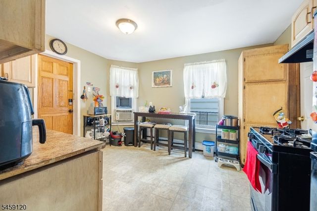 384 Getty Ave, Paterson City, NJ 07503