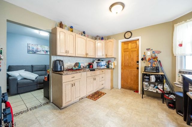 384 Getty Ave, Paterson City, NJ 07503