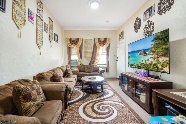 384 Getty Ave, Paterson City, NJ 07503