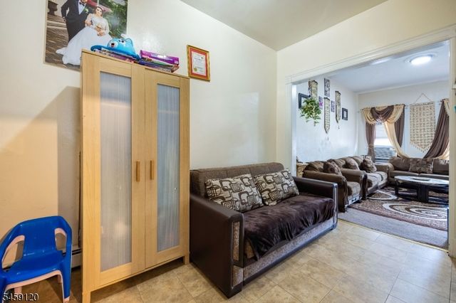 384 Getty Ave, Paterson City, NJ 07503