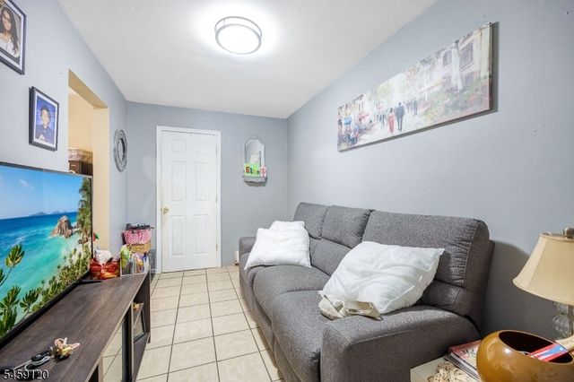 384 Getty Ave, Paterson City, NJ 07503